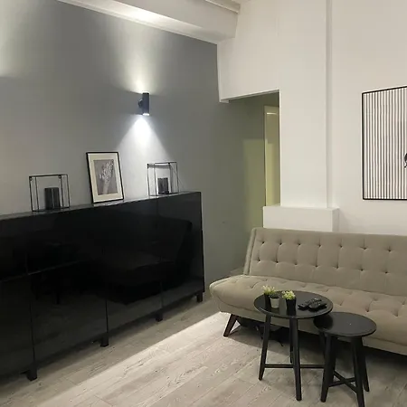 Modern In Center *