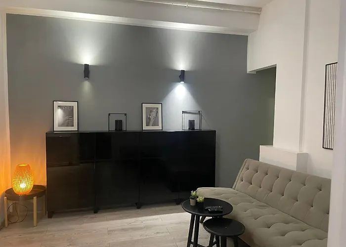 Modern In Center Апартаменти