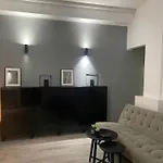 Modern In Center Апартаменти