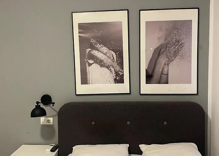 Modern In Center Apartment Bukarest