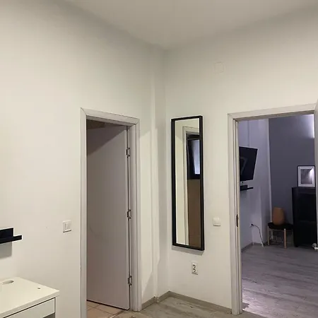 Modern In Center Apartment *